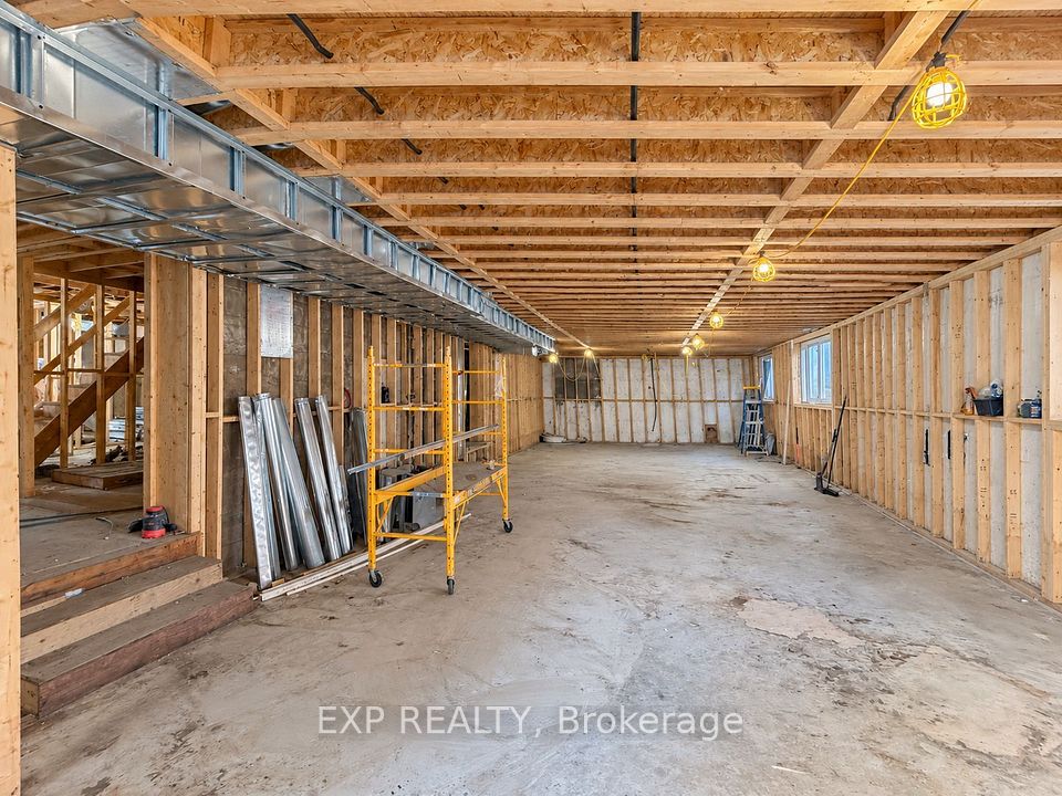 17 Windsor Road, Toronto, ON M9R 3G2 14