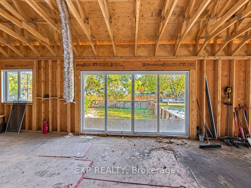 17 Windsor Road, Toronto, ON M9R 3G2 7