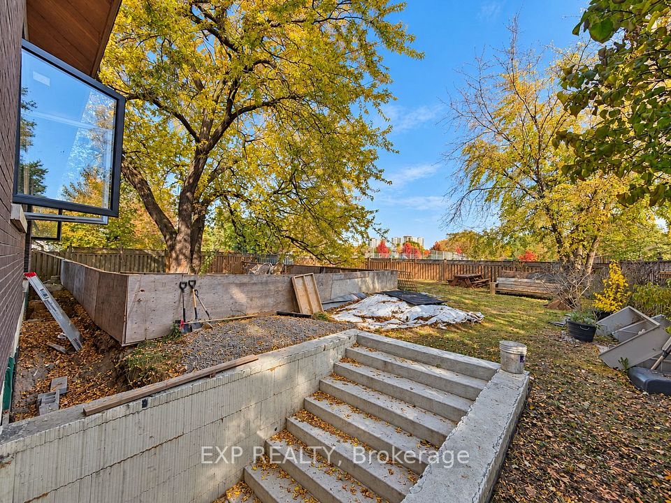 17 Windsor Road, Toronto, ON M9R 3G2 18