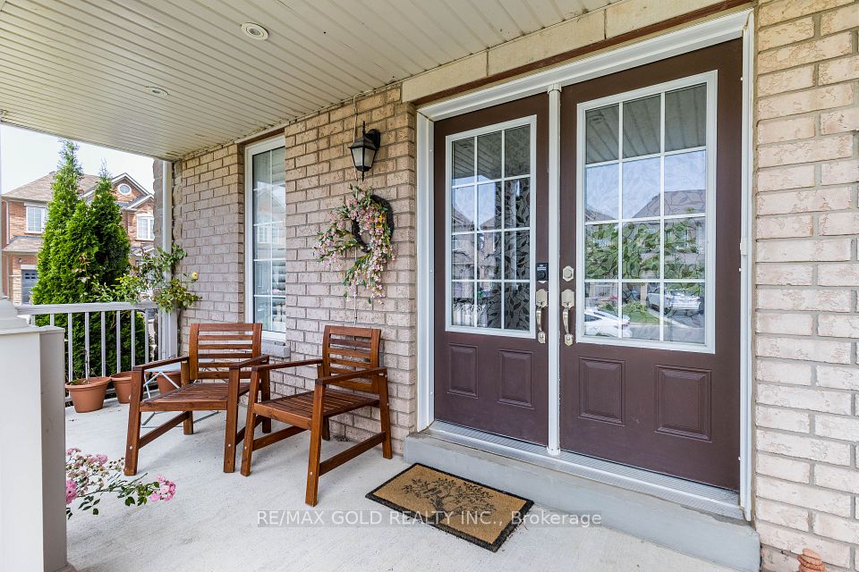 110 Banbridge Crescent, Brampton, ON L6X 5M2 3