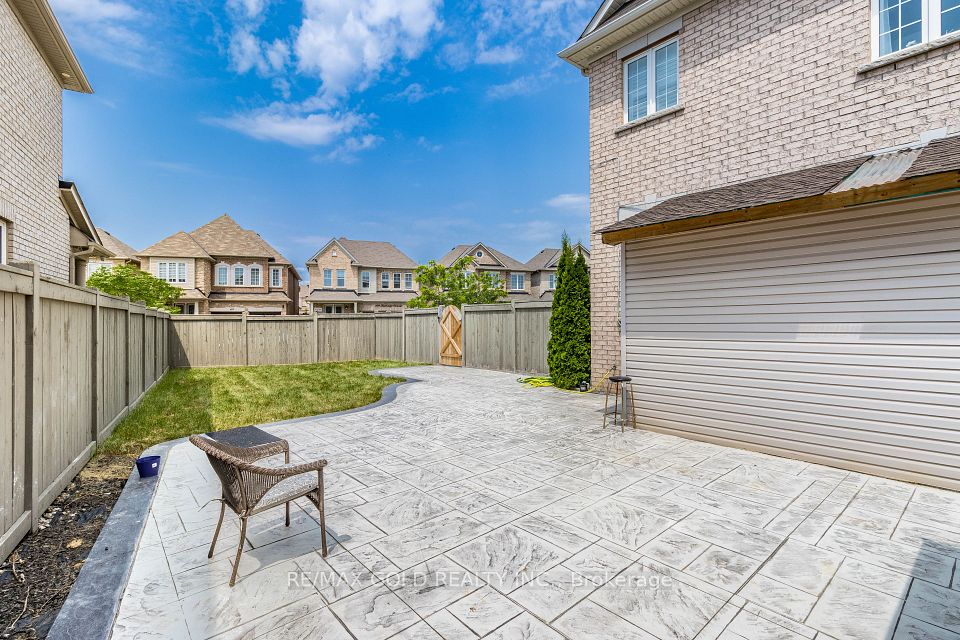 110 Banbridge Crescent, Brampton, ON L6X 5M2 24