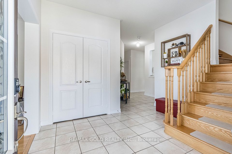 110 Banbridge Crescent, Brampton, ON L6X 5M2 4