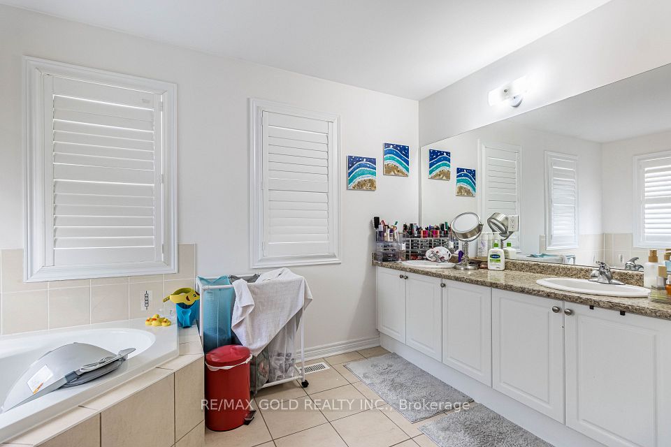 110 Banbridge Crescent, Brampton, ON L6X 5M2 15