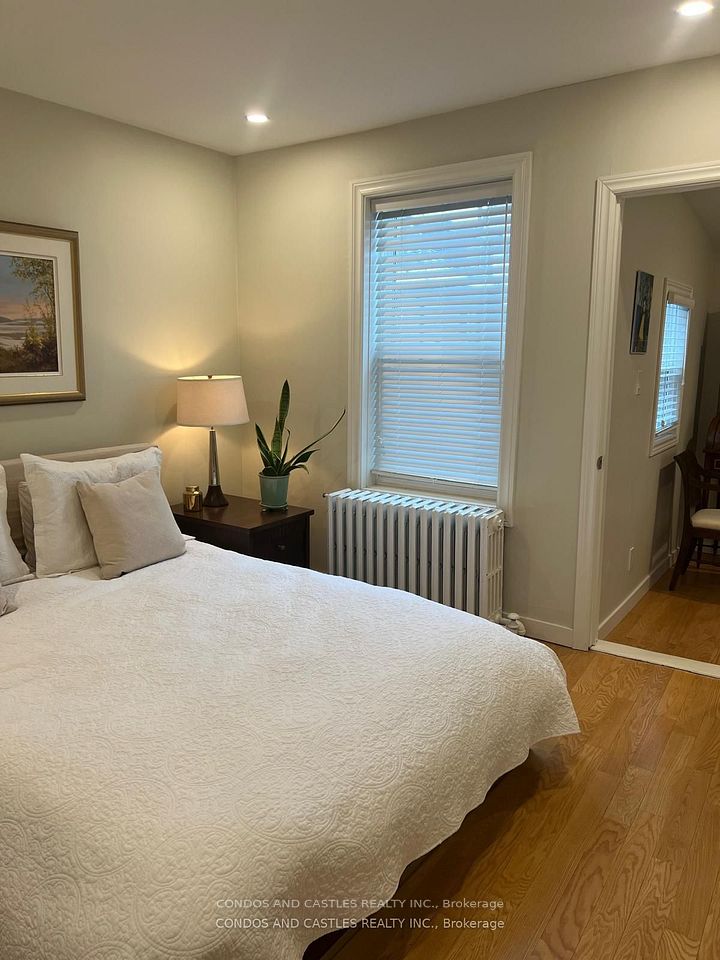203 Fern Avenue, Toronto, ON M6R 1K5 9