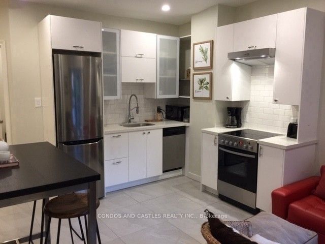 203 Fern Avenue, Toronto, ON M6R 1K5 17
