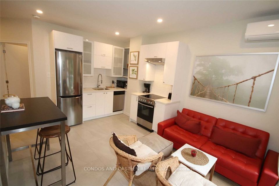203 Fern Avenue, Toronto, ON M6R 1K5 18
