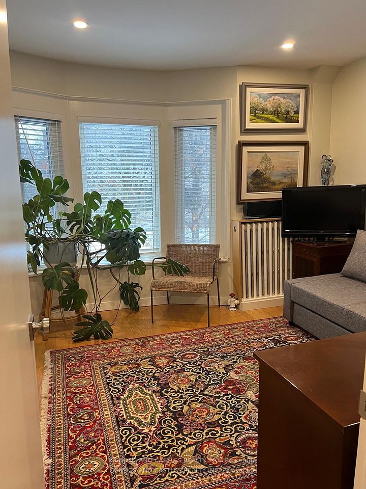 203 Fern Avenue, Toronto, ON M6R 1K5 12