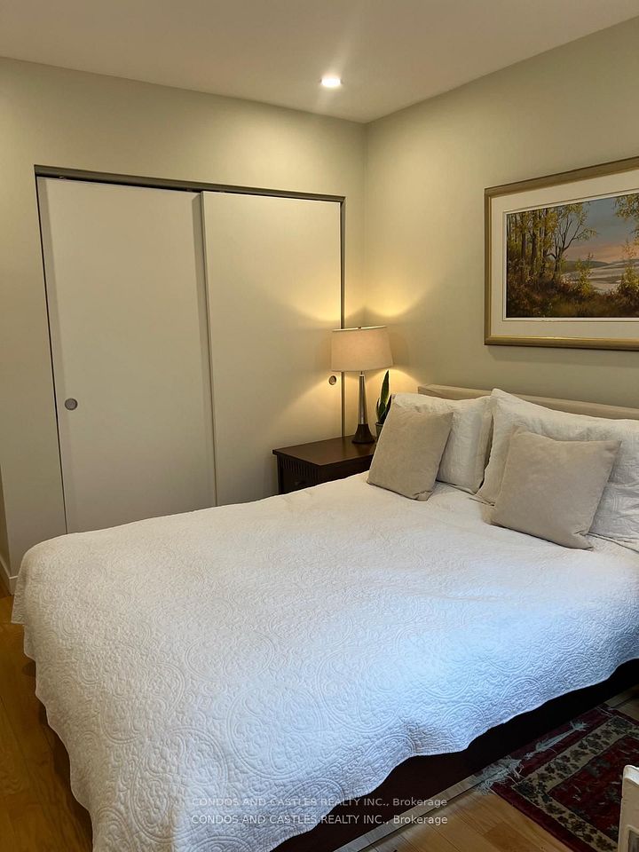 203 Fern Avenue, Toronto, ON M6R 1K5 10