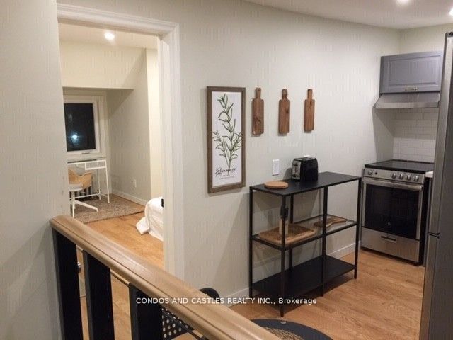 203 Fern Avenue, Toronto, ON M6R 1K5 25