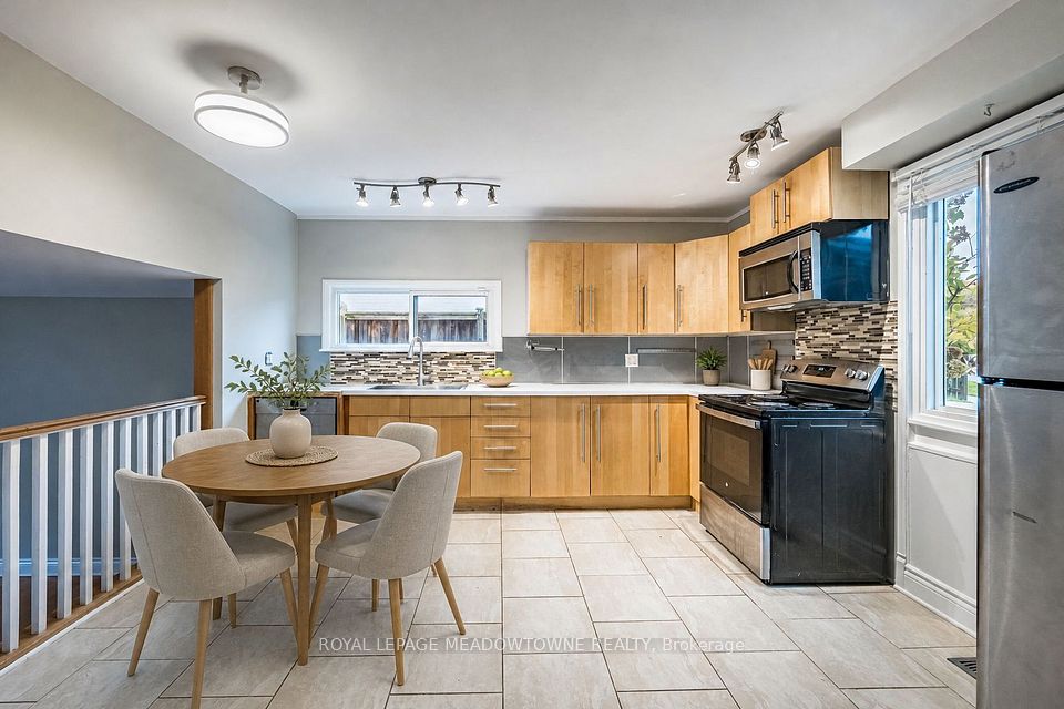2600 Constable Road, Mississauga, ON L5J 1W2 9