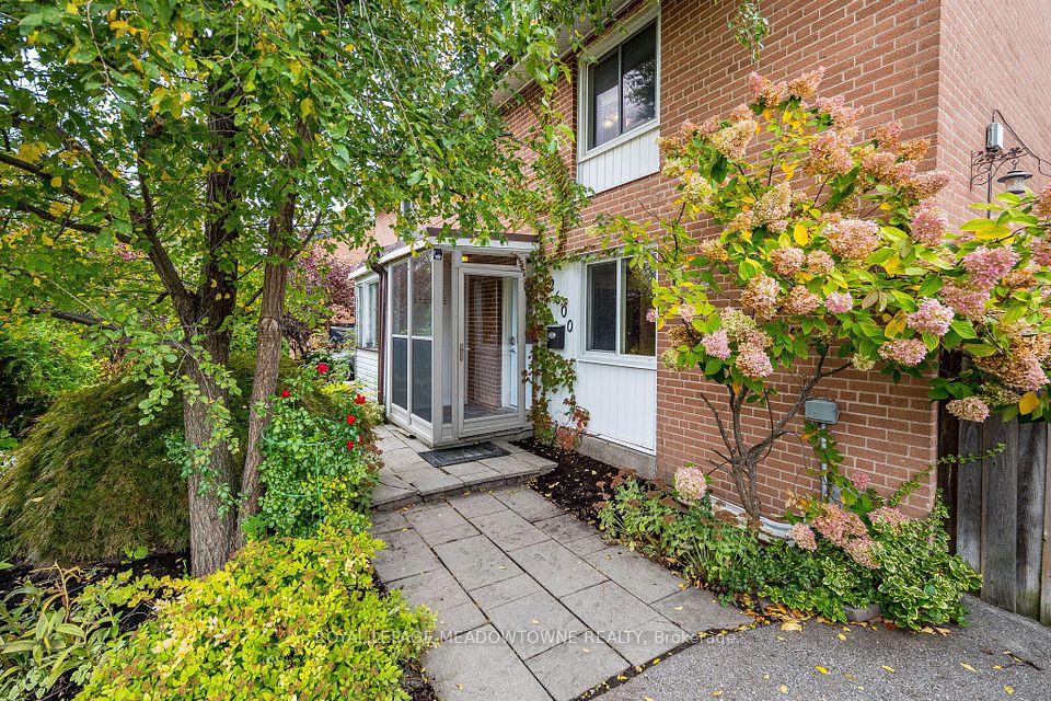 Semi-Detached at 2600 Constable Road, Mississauga, ON L5J 1W2