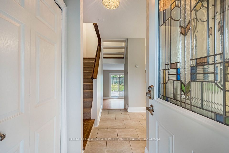 2600 Constable Road, Mississauga, ON L5J 1W2 5