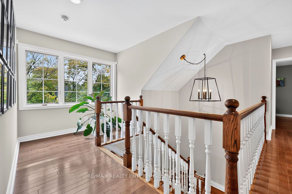 1492 Broadmoor Avenue, Mississauga, ON L5G 3T8 22