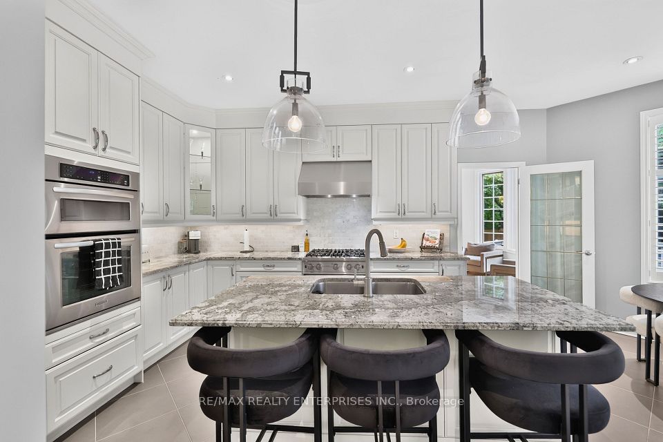 1492 Broadmoor Avenue, Mississauga, ON L5G 3T8 11