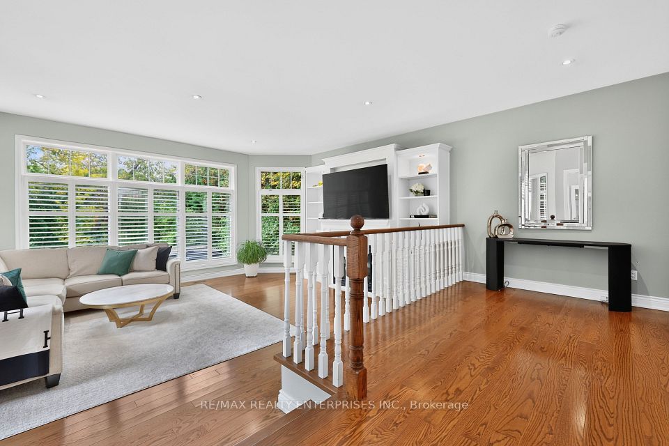 1492 Broadmoor Avenue, Mississauga, ON L5G 3T8 9