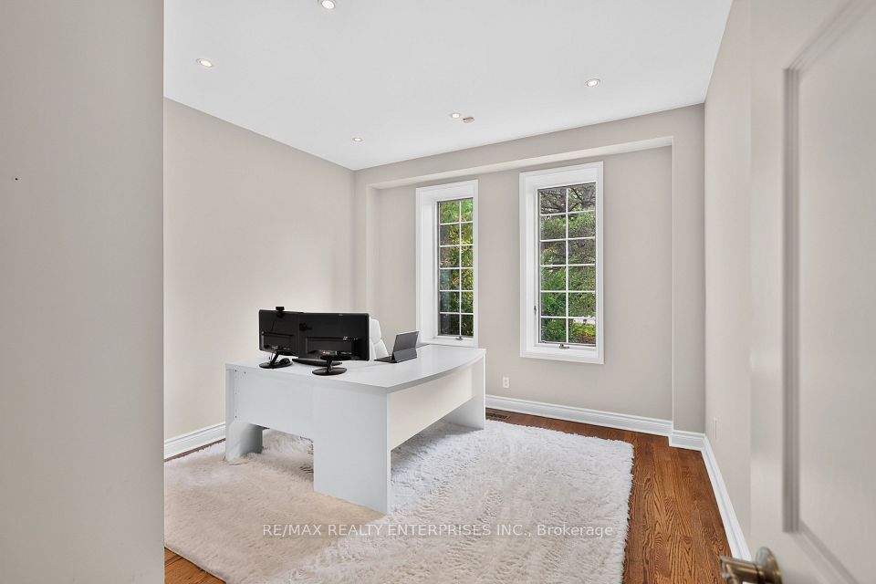 1492 Broadmoor Avenue, Mississauga, ON L5G 3T8 18