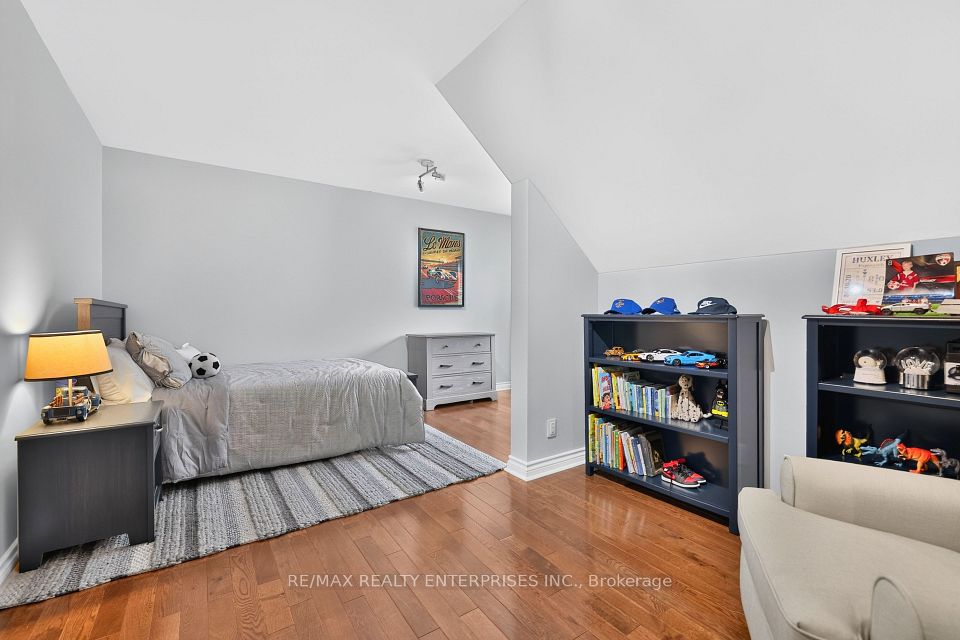1492 Broadmoor Avenue, Mississauga, ON L5G 3T8 23