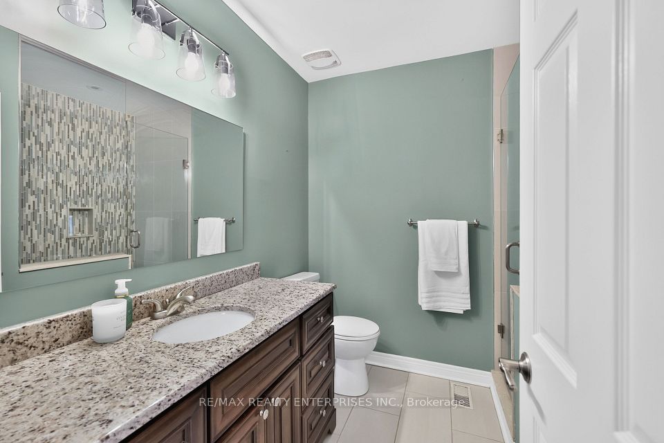 1492 Broadmoor Avenue, Mississauga, ON L5G 3T8 17