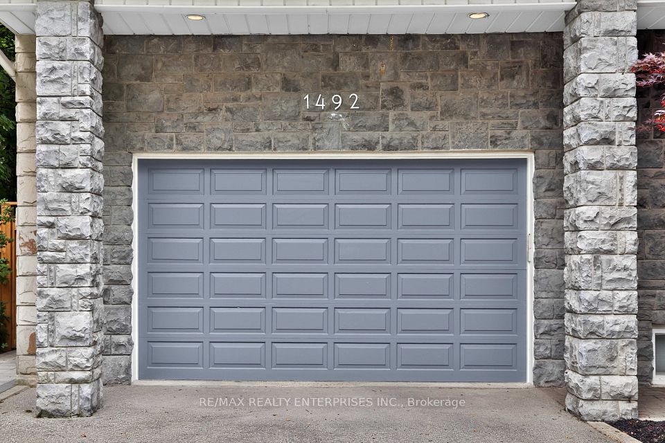 1492 Broadmoor Avenue, Mississauga, ON L5G 3T8 4