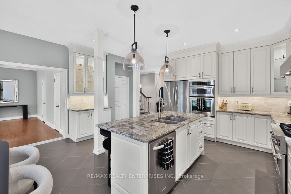 1492 Broadmoor Avenue, Mississauga, ON L5G 3T8 14