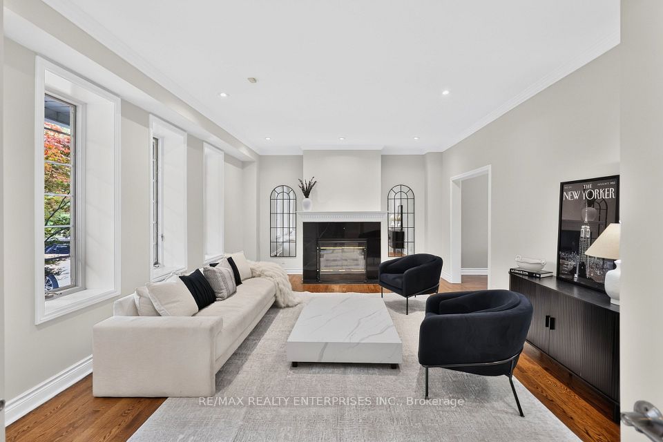 1492 Broadmoor Avenue, Mississauga, ON L5G 3T8 6