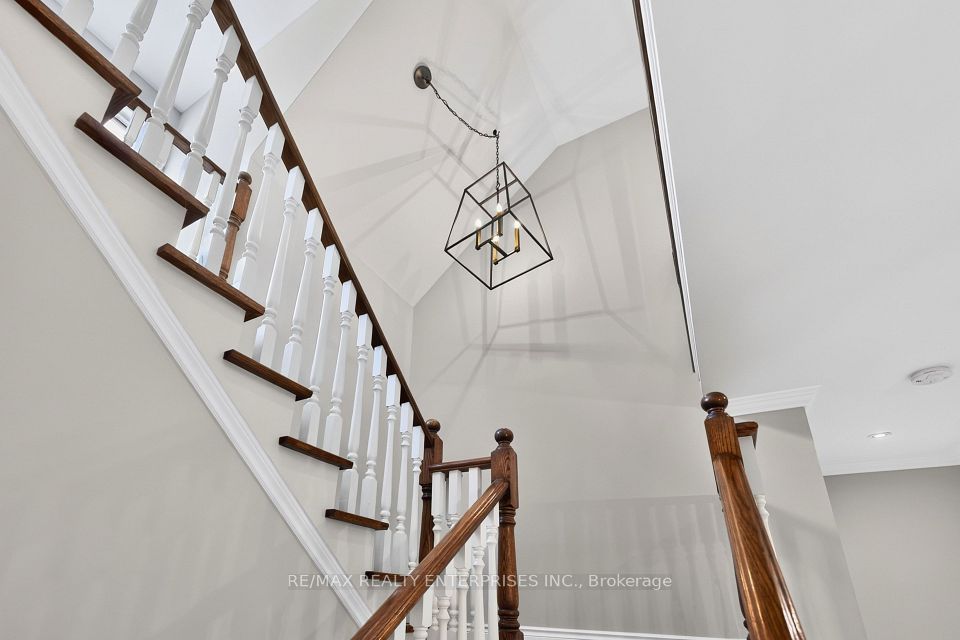 1492 Broadmoor Avenue, Mississauga, ON L5G 3T8 21