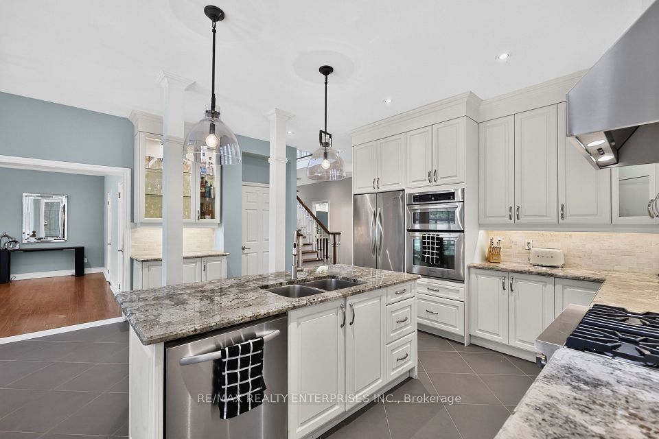 1492 Broadmoor Avenue, Mississauga, ON L5G 3T8 12