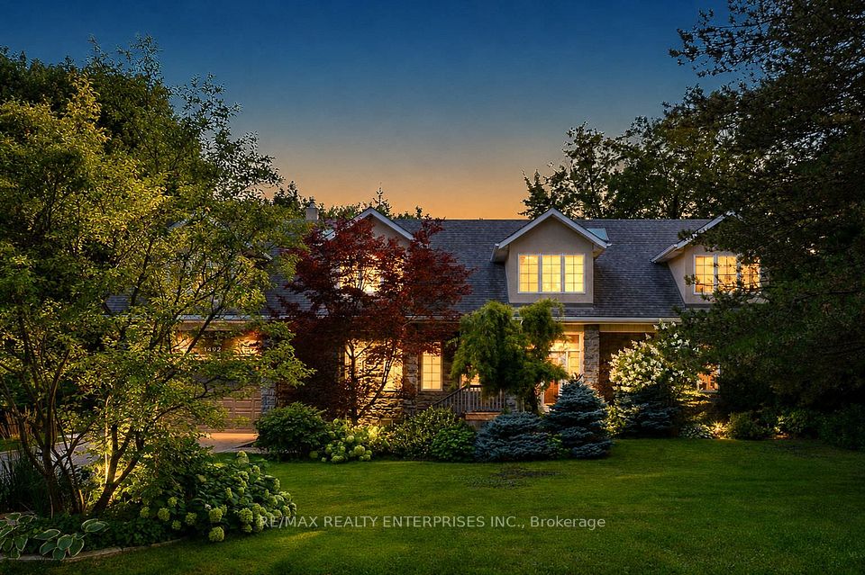 1492 Broadmoor Avenue, Mississauga, ON L5G 3T8 2