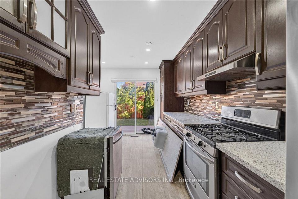 27 Coachwhip Road, Brampton, ON L6R 1X9 4