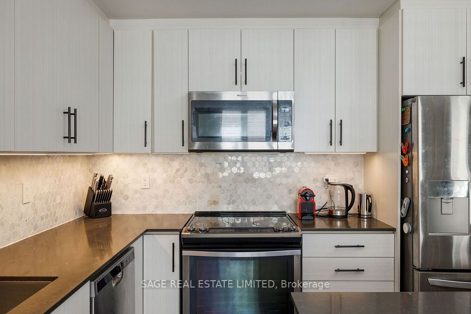 115 Long Branch Avenue 7, Toronto, ON M8W 0A9 12