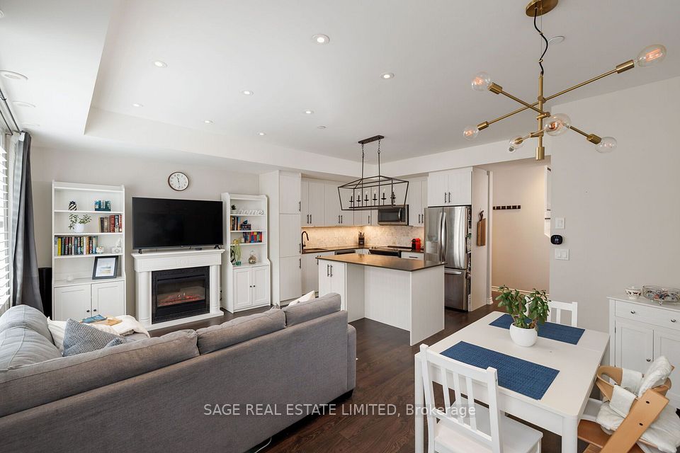 115 Long Branch Avenue 7, Toronto, ON M8W 0A9 5