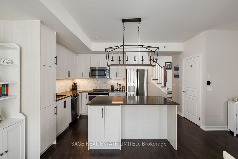115 Long Branch Avenue 7, Toronto, ON M8W 0A9 11