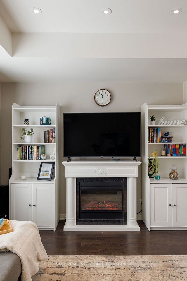 115 Long Branch Avenue 7, Toronto, ON M8W 0A9 2