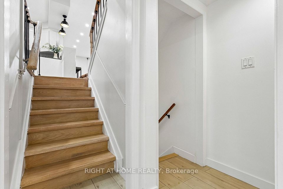818 Miriam Crescent, Burlington, ON L7S 2B9 25