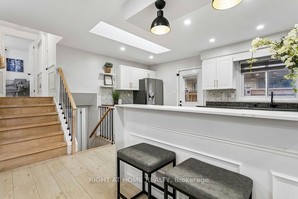 818 Miriam Crescent, Burlington, ON L7S 2B9 13