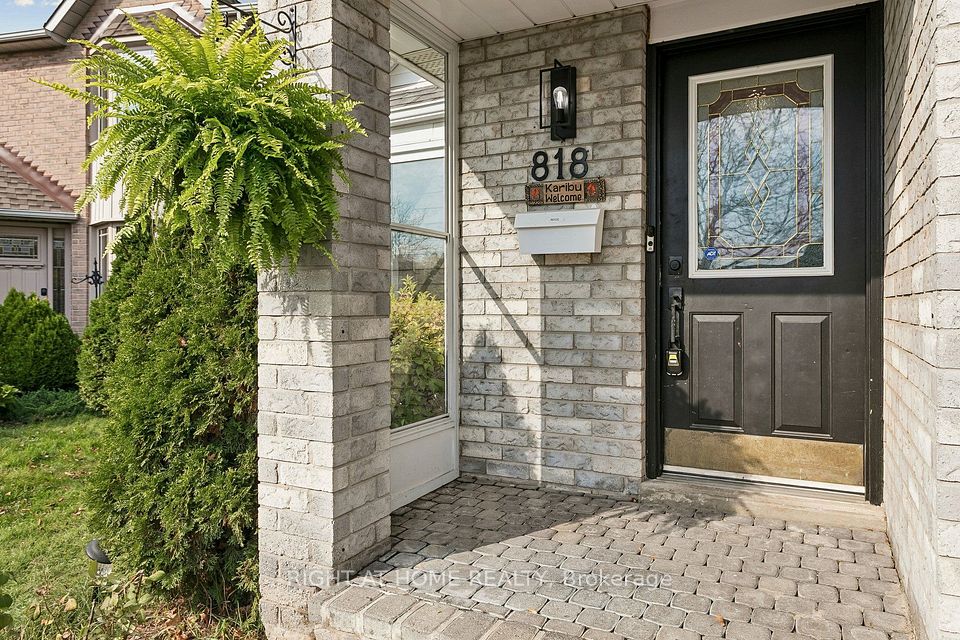 818 Miriam Crescent, Burlington, ON L7S 2B9 3