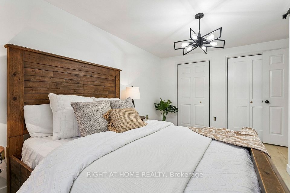 818 Miriam Crescent, Burlington, ON L7S 2B9 22