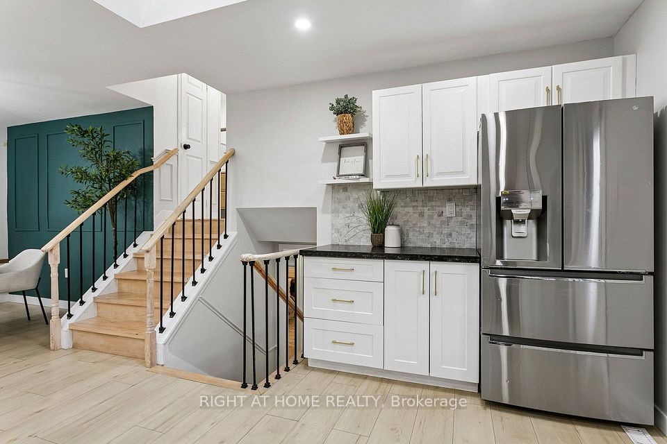 818 Miriam Crescent, Burlington, ON L7S 2B9 16