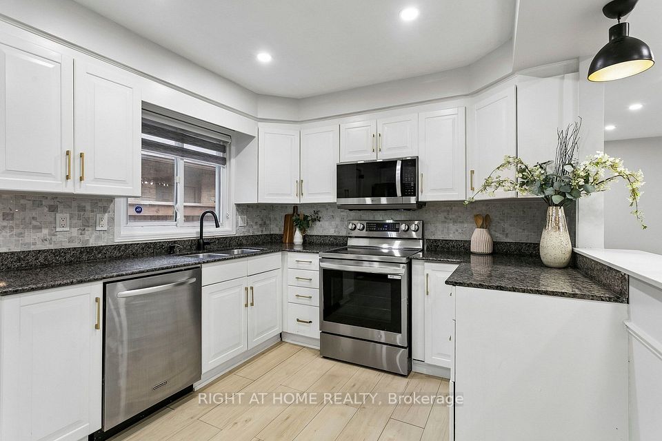 818 Miriam Crescent, Burlington, ON L7S 2B9 14