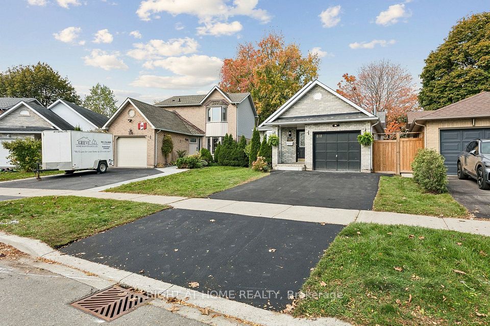818 Miriam Crescent, Burlington, ON L7S 2B9 2