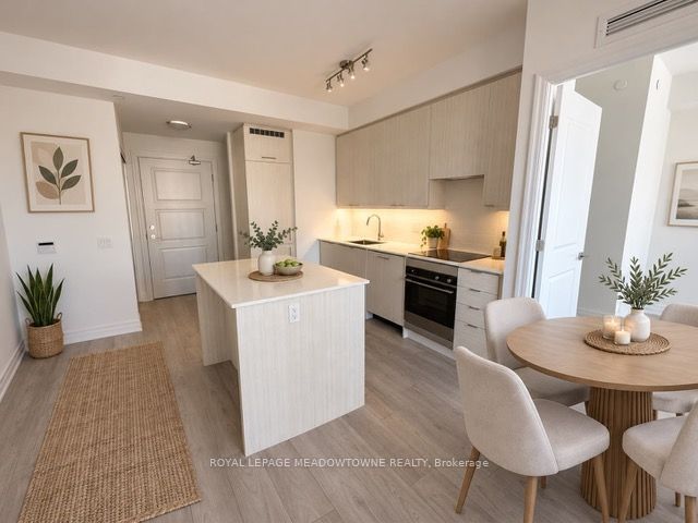 Common Element Condo at 36 Elm Drive N 1501, Mississauga, ON L5B 1L9