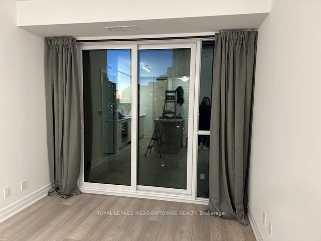 36 Elm Drive N 1501, Mississauga, ON L5B 1L9 5