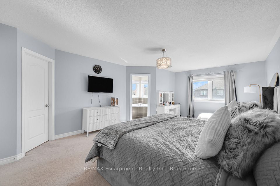 18 Autumn Arbour Road, Caledon, ON L7C 3T8 20