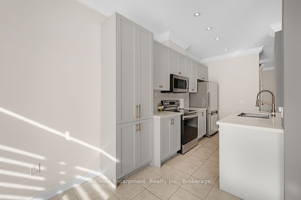 18 Autumn Arbour Road, Caledon, ON L7C 3T8 12