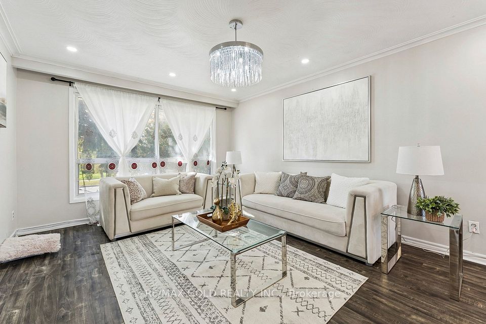 7337 Cambrett Drive, Mississauga, ON L4T 2R6 3