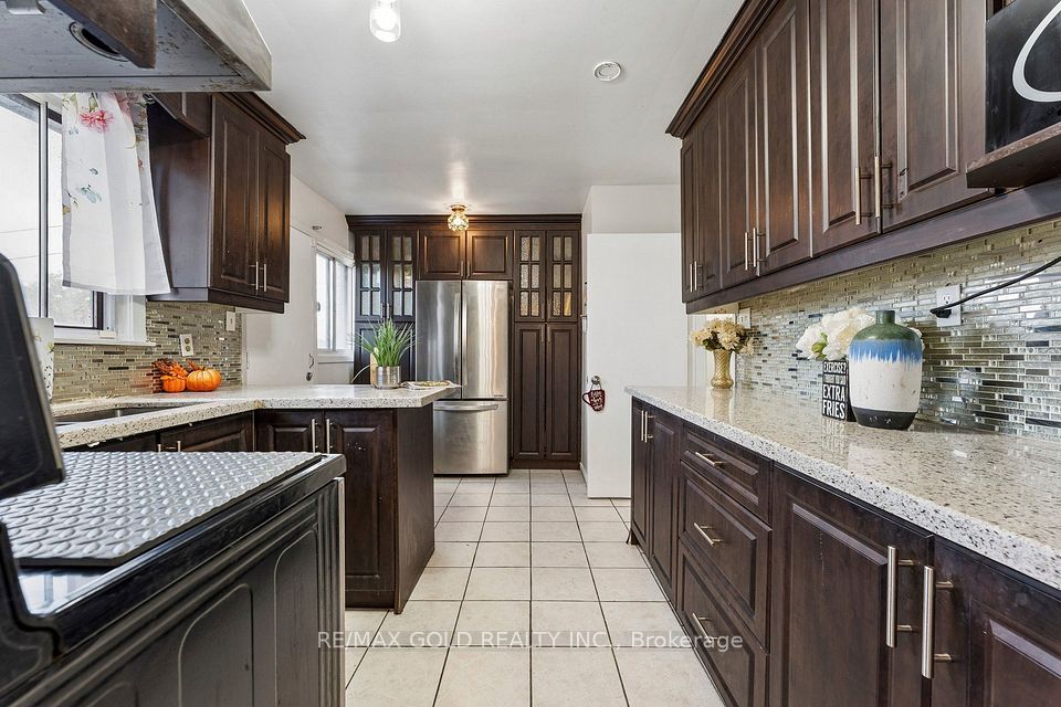 7337 Cambrett Drive, Mississauga, ON L4T 2R6 14