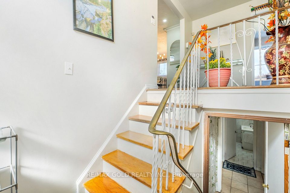 7337 Cambrett Drive, Mississauga, ON L4T 2R6 11