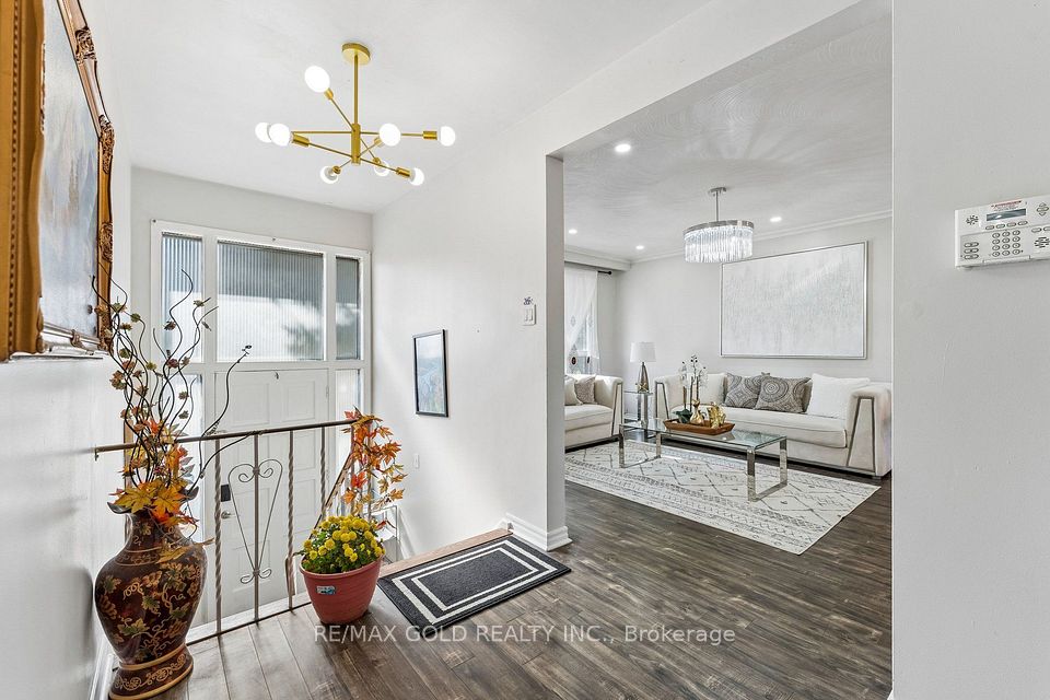 7337 Cambrett Drive, Mississauga, ON L4T 2R6 8