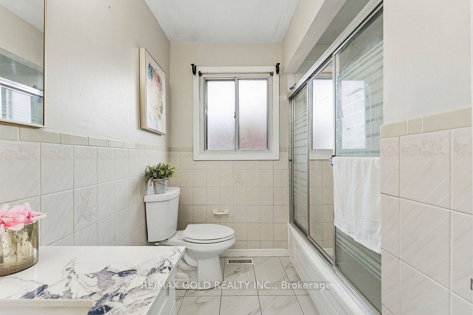 7337 Cambrett Drive, Mississauga, ON L4T 2R6 24