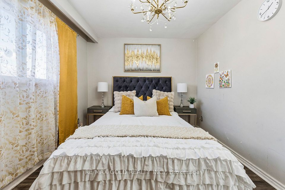 7337 Cambrett Drive, Mississauga, ON L4T 2R6 21